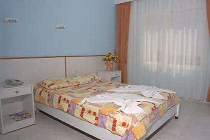 كوشاداسيه Golden Moon Apart Hotel