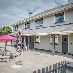 https://the-village-inn.hotel-killarney.com